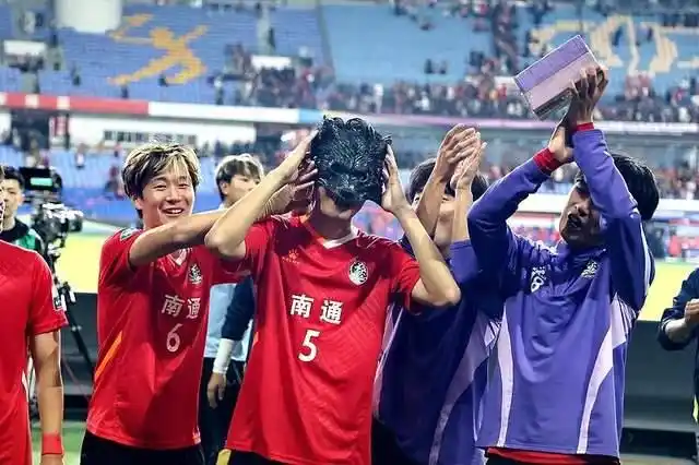 62329人挤爆决赛,“苏超”大结局,多少人意难平?