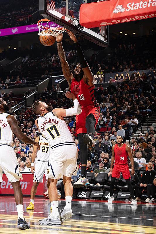 NBA杯：开拓者险胜掘金 杨瀚森未出场 约基奇无缘连续5场三双 罗威复出影响轮换