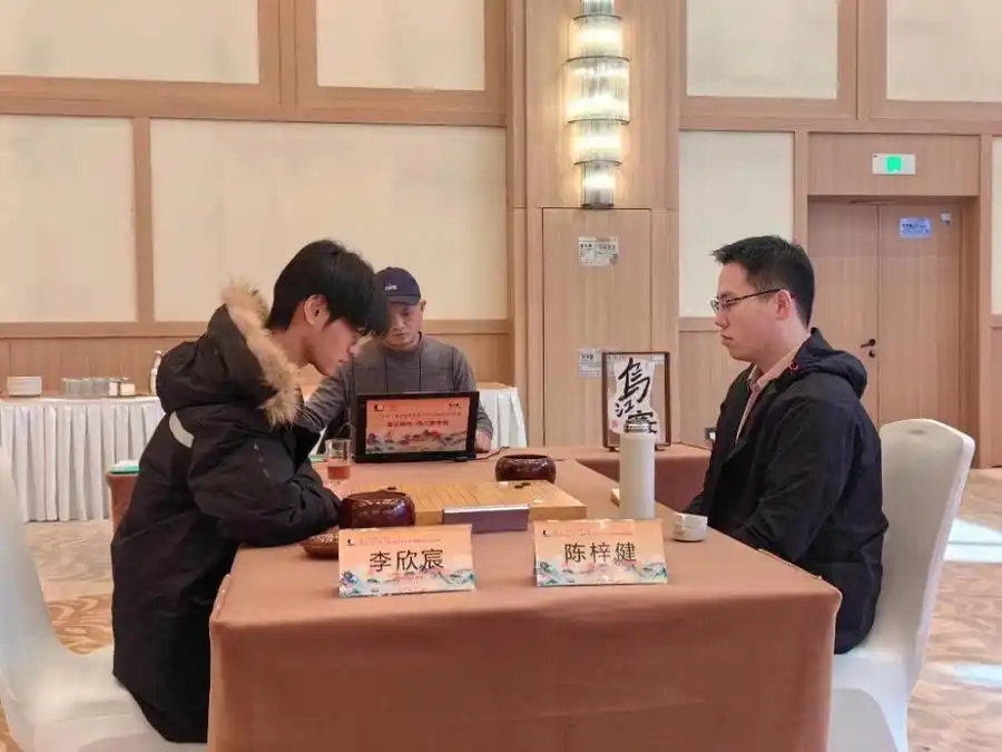 黔军围甲毫厘之差负杭旅 仁怀弈战坚韧拼搏显棋魂_2025中国围棋甲级联赛遵义播州乌江寨专场 贵州仁怀酱香队福建刺桐棋院队 江维杰薛冠华围甲比赛