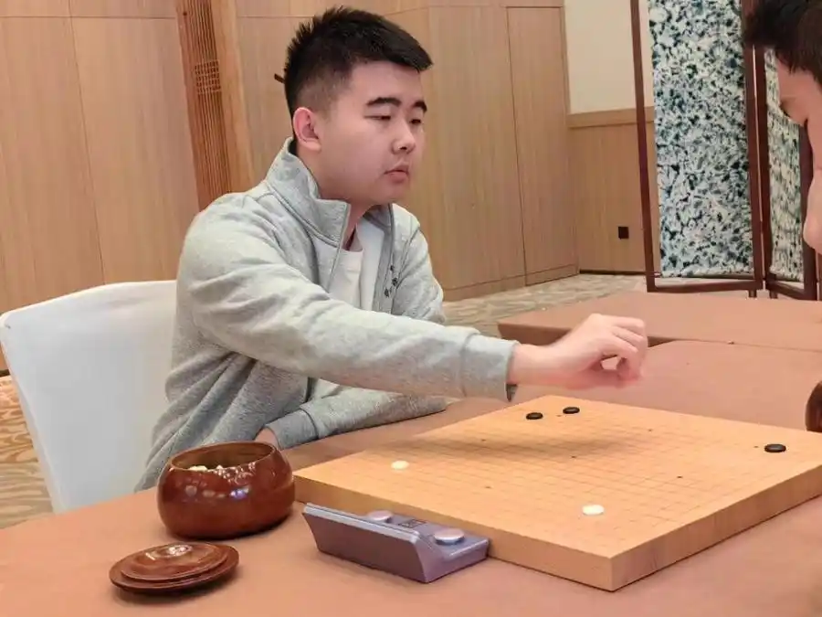 黔军围甲毫厘之差负杭旅 仁怀弈战坚韧拼搏显棋魂_2025中国围棋甲级联赛遵义播州乌江寨专场 贵州仁怀酱香队福建刺桐棋院队 江维杰薛冠华围甲比赛