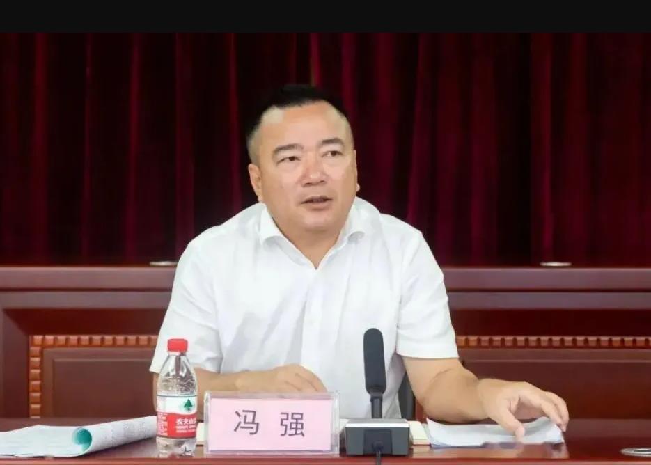 详细阅读:区委书记沉迷游戏区长沉迷高尔夫,贻害的是一方百姓 区委书记沉迷游戏区长沉迷高尔夫,贻害的是一方百姓