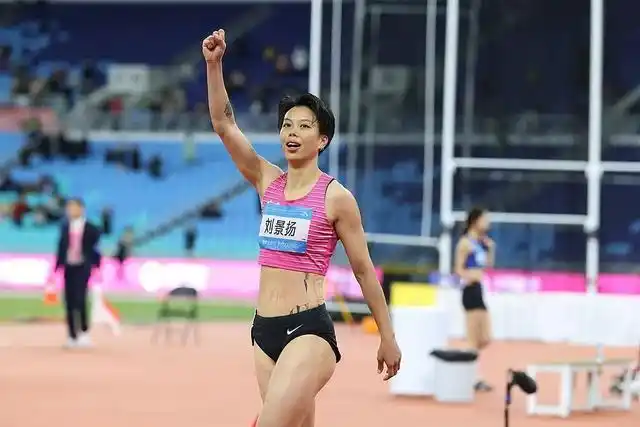 刘景扬麦国强跨栏教练合作历程_2025年刘翔跨栏视频_刘景扬全国田径锦标赛夺冠故事