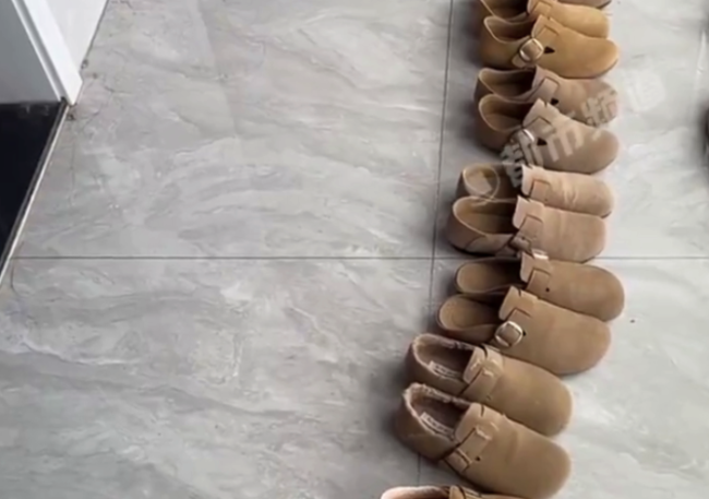 详细阅读:男子晒妻子买了15双一样的勃肯鞋 网友:其实每双都不一样 男子晒妻子买了15双一样的勃肯鞋 网友:其实每双都不一样