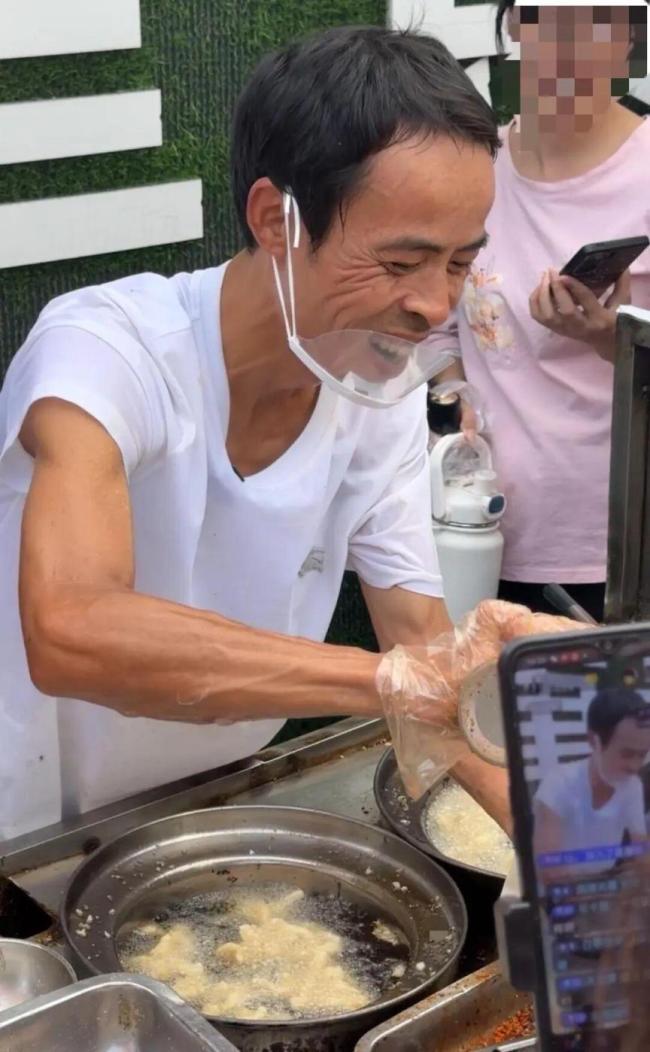 鸡排哥成情绪工具人？网红与大众关系需守住三道边界