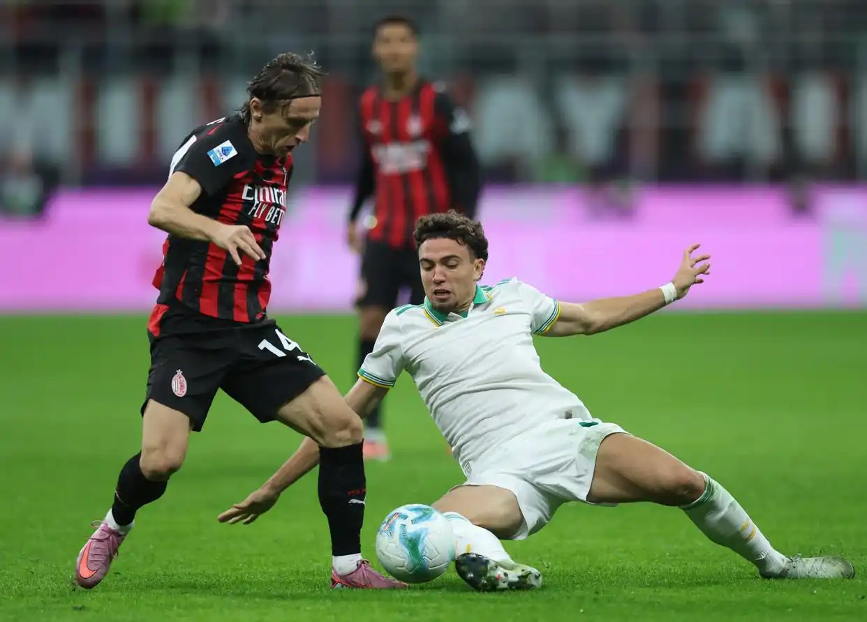 （体育）足球——意甲：AC米兰胜罗马