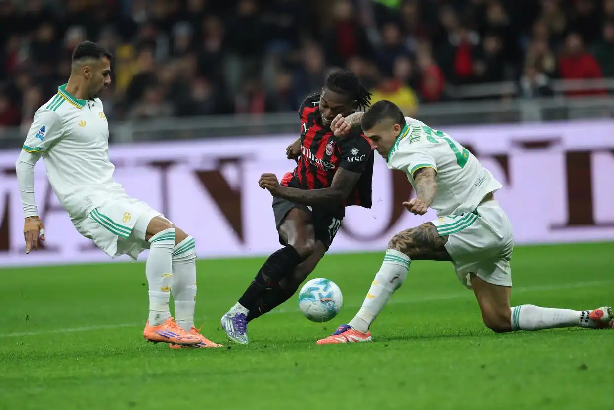 (体育)足球——意甲:AC米兰胜罗马