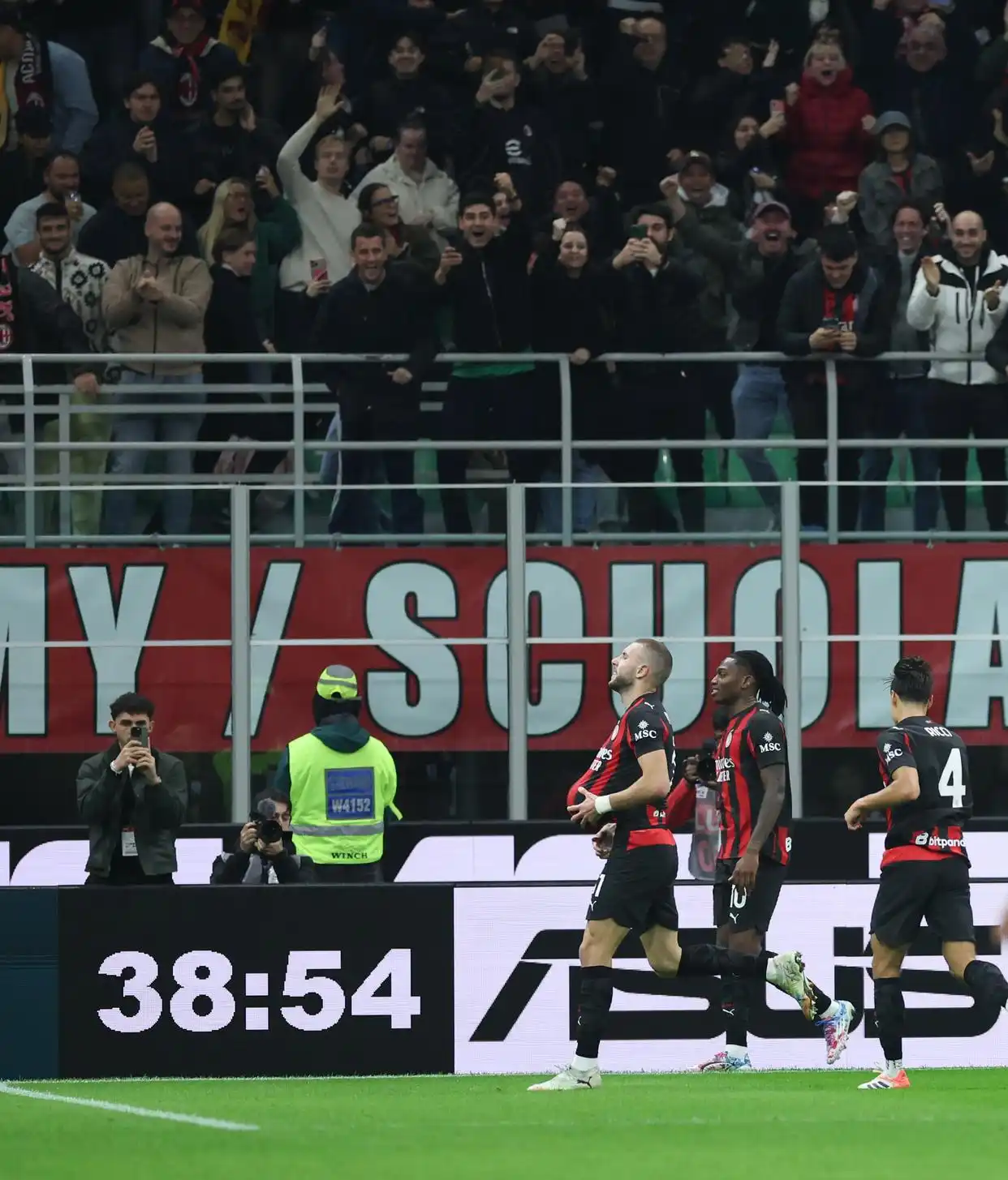 (体育)足球——意甲:AC米兰胜罗马