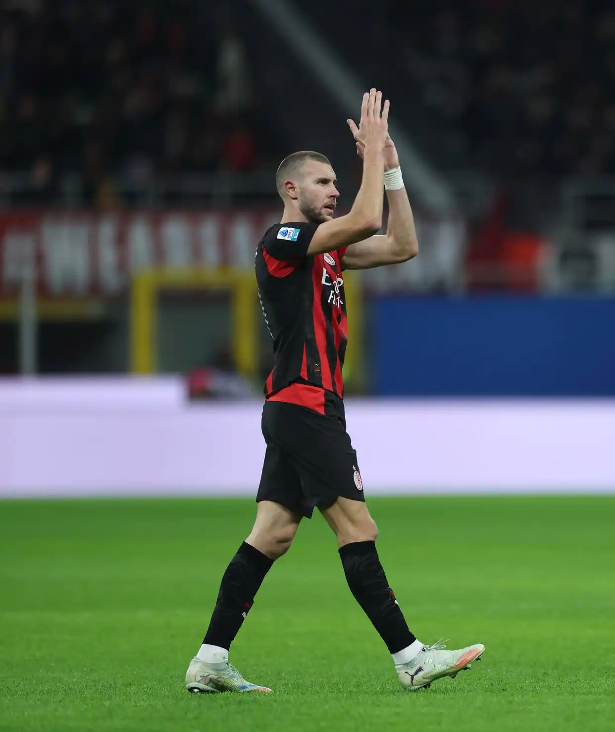 (体育)足球——意甲:AC米兰胜罗马