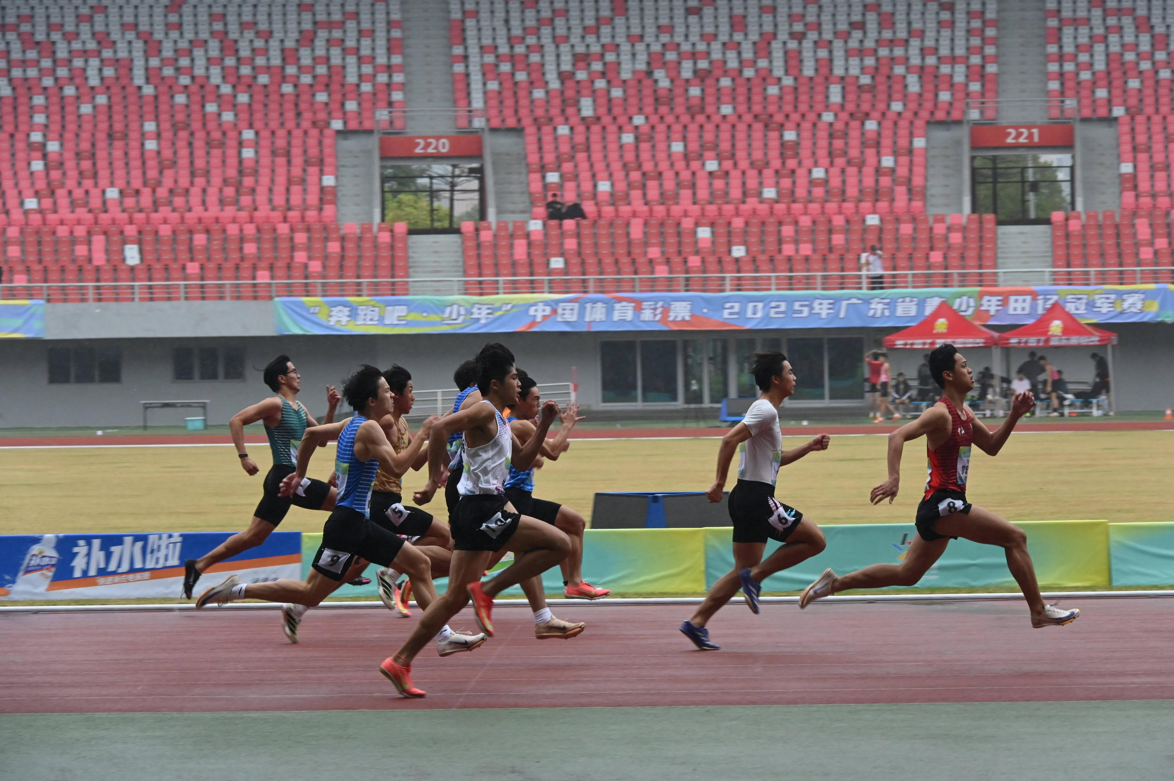无惧风雨!2025年广东省青少年田径冠军赛在清远盛大开赛!