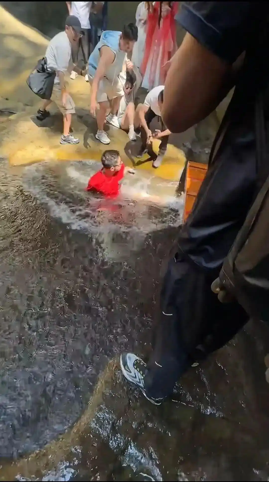 10月5日张继科谈顶级运动员心态，此前落水事件引关注