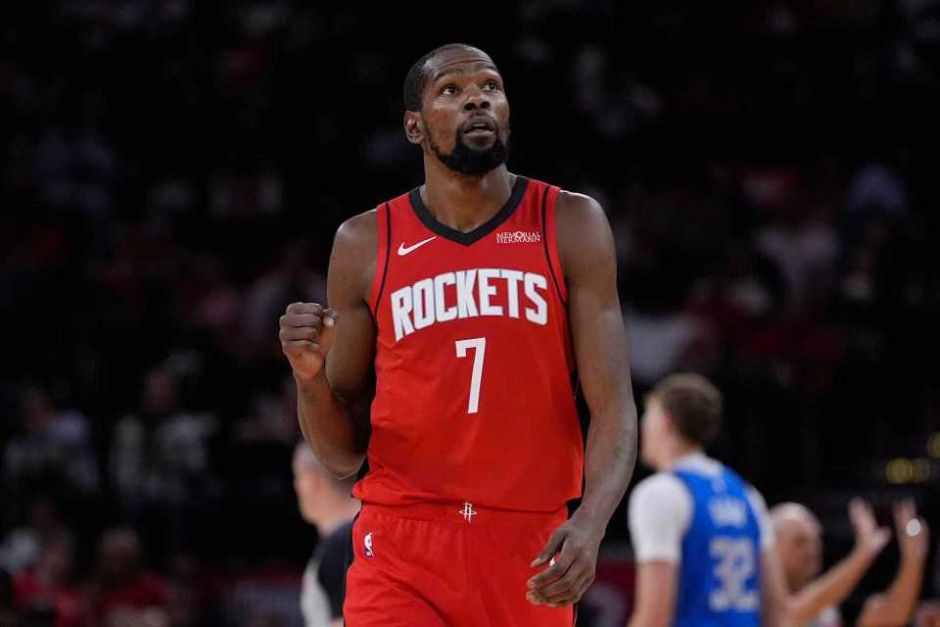 详细阅读:NBA常规赛战报:杜兰特21分火箭险胜独行侠 申京26+11+6阿门27分 NBA常规赛战报:杜兰特21分火箭险胜独行侠 申京26+11+6阿门27分