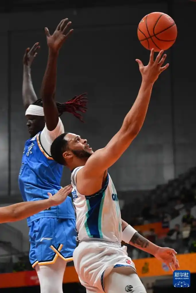 青岛崂山啤酒队CBA俱乐部杯赛A组比赛_青岛俱乐部杯大胜北京 米奇直面斯佩尔曼_北京北汽队青岛崂山啤酒队比赛战报
