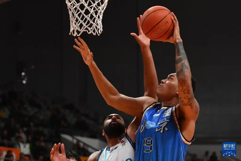 青岛崂山啤酒队CBA俱乐部杯赛A组比赛_北京北汽队青岛崂山啤酒队比赛战报_青岛俱乐部杯大胜北京 米奇直面斯佩尔曼