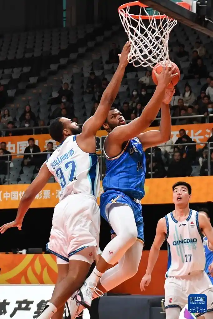 北京北汽队青岛崂山啤酒队比赛战报_青岛崂山啤酒队CBA俱乐部杯赛A组比赛_青岛俱乐部杯大胜北京 米奇直面斯佩尔曼