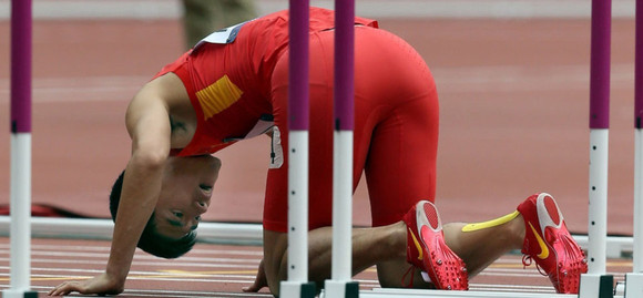 刘翔受伤原因_刘翔右腿伤痛分析_刘翔伦敦奥运会栏杆高度问题