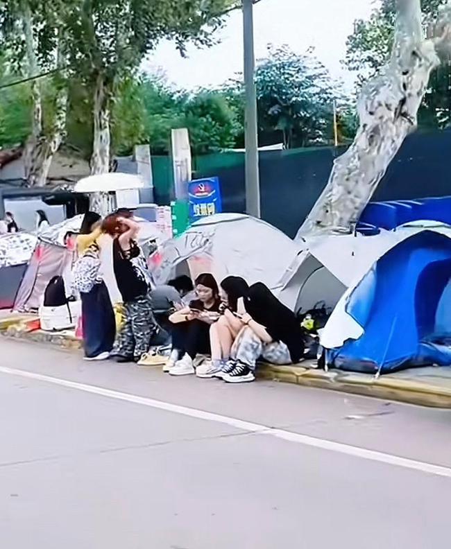 国庆黄金周景区人潮涌，酒店涨价传闻误导人？露营真相来了