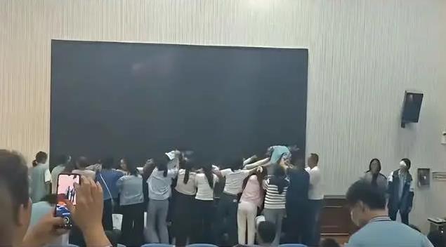 河南中牟一学校组织感恩教育拓展活动引热议，教育局已介入调查