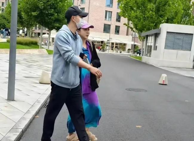 夏露穿搭被指显胖？真实放松才是真高级，马龙夏露甜似糖
