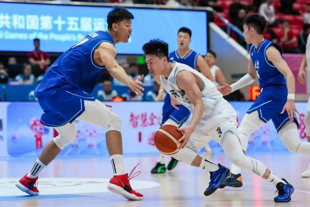 全国运动会篮球男子成年组比赛_上海队李弘权独得40分_周琦搭档胡金秋合砍50分23篮板 四川轻取河南两连胜