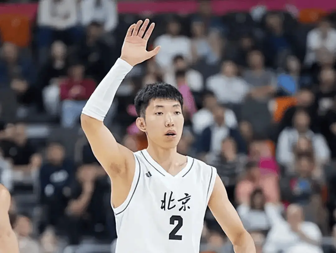 2025男篮国家队名单_周琦胡明轩廖三宁入选情况_中国男篮对阵韩国队首发名单