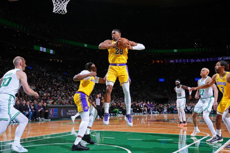 缺少詹姆斯与东契奇湖人战报_东詹全休战里夫斯36+8 湖人一节花惨败凯尔特人_NBA常规赛湖人客场对阵凯尔特人