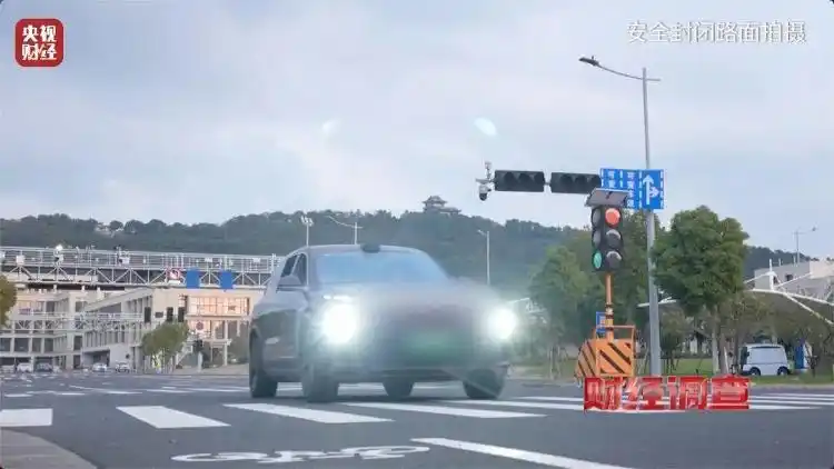 央视曝光汽车智驾神器成夺命陷阱_智驾作弊器欺骗系统脱手驾驶_智驾神器规避安全监控