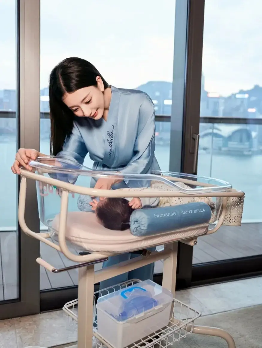 方媛晒月子中心照片透露三胎顺产_郭富城方媛三胎女儿出生_方媛三胎顺产体重92斤