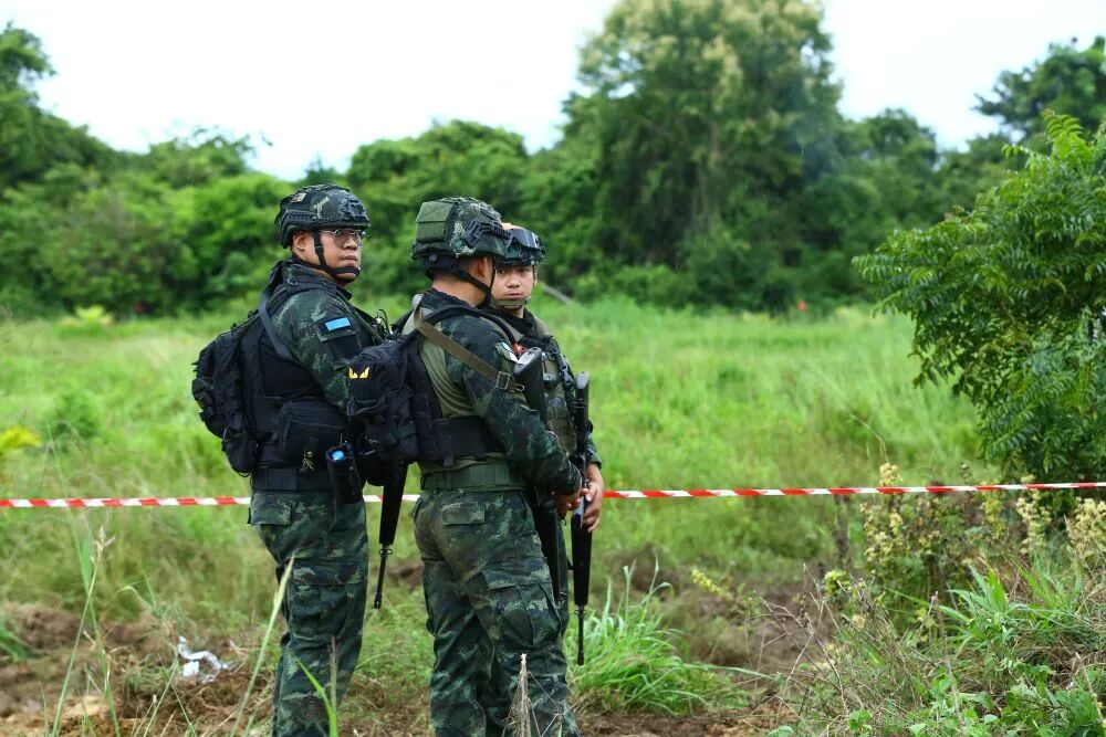 泰军称泰柬双方用轻武器互射_泰柬边境冲突造成人员伤亡_泰国陆军F-16轰炸柬埔寨赌场