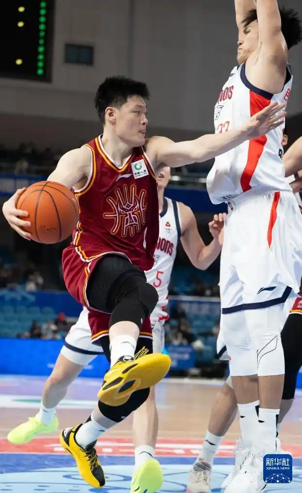 俱乐部杯山西击败广州 张宁突破分球_山西汾酒队CBA俱乐部杯赛2023_山西汾酒队对阵广州朗肽海本队比赛战报