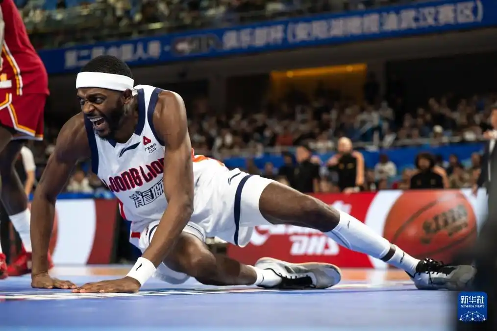 山西汾酒队对阵广州朗肽海本队比赛战报_山西汾酒队CBA俱乐部杯赛2023_俱乐部杯山西击败广州 张宁突破分球