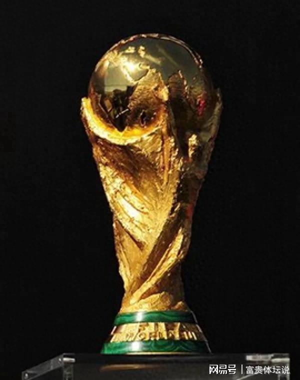 世界杯历史上有两个球队，只要小组晋级，必进四强