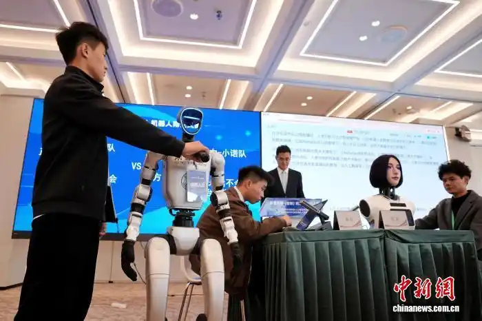 国内首届机器人辩论大赛决赛举行_机器人辩论赛决赛_首届中国(国际)机器人辩论大赛