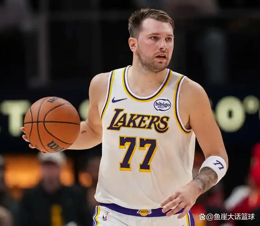 NBA湖人输球分析_老鹰客场大胜原因_湖人大比分不敌老鹰 东契奇持球突破