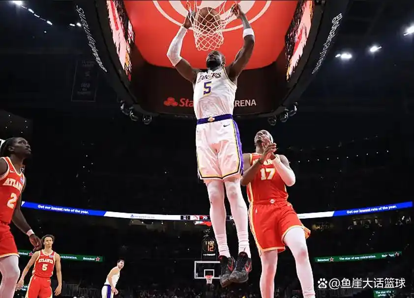 NBA湖人输球分析_老鹰客场大胜原因_湖人大比分不敌老鹰 东契奇持球突破
