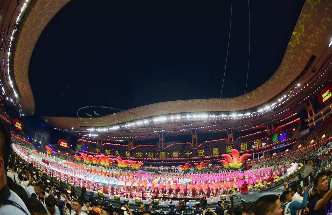 第十五届全运会湖北代表团郑钦文旗手 巴黎奥运会网球女子单打冠军湖北健儿全运会成绩_郑钦文、谢思埸、徐嘉余、巩立姣在十五运会开幕式上扛大旗!