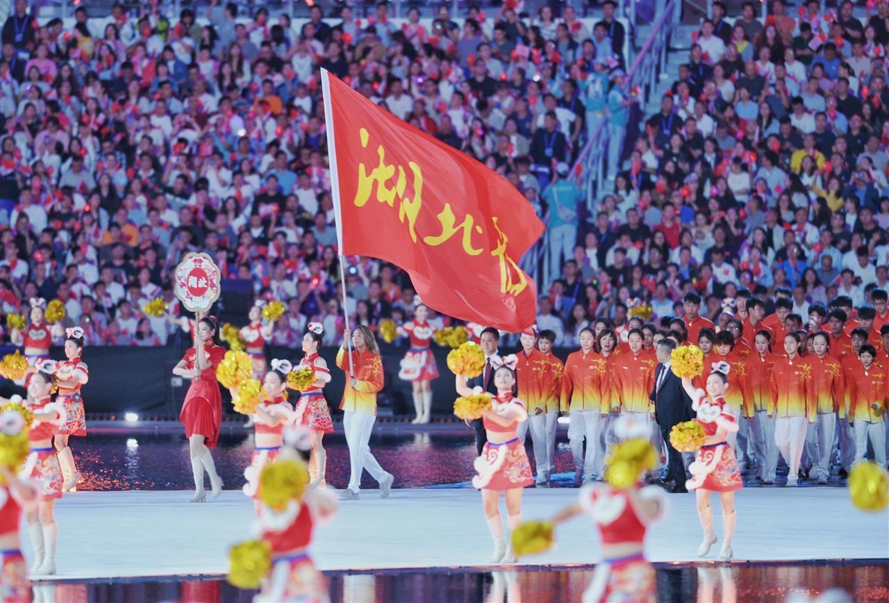 第十五届全运会湖北代表团郑钦文旗手 巴黎奥运会网球女子单打冠军湖北健儿全运会成绩_郑钦文、谢思埸、徐嘉余、巩立姣在十五运会开幕式上扛大旗!