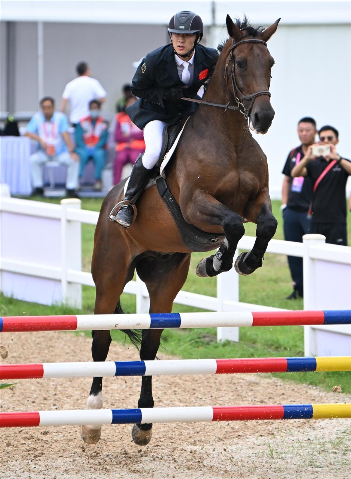 第十五届全运会湖北代表团郑钦文旗手 巴黎奥运会网球女子单打冠军湖北健儿全运会成绩_郑钦文、谢思埸、徐嘉余、巩立姣在十五运会开幕式上扛大旗!