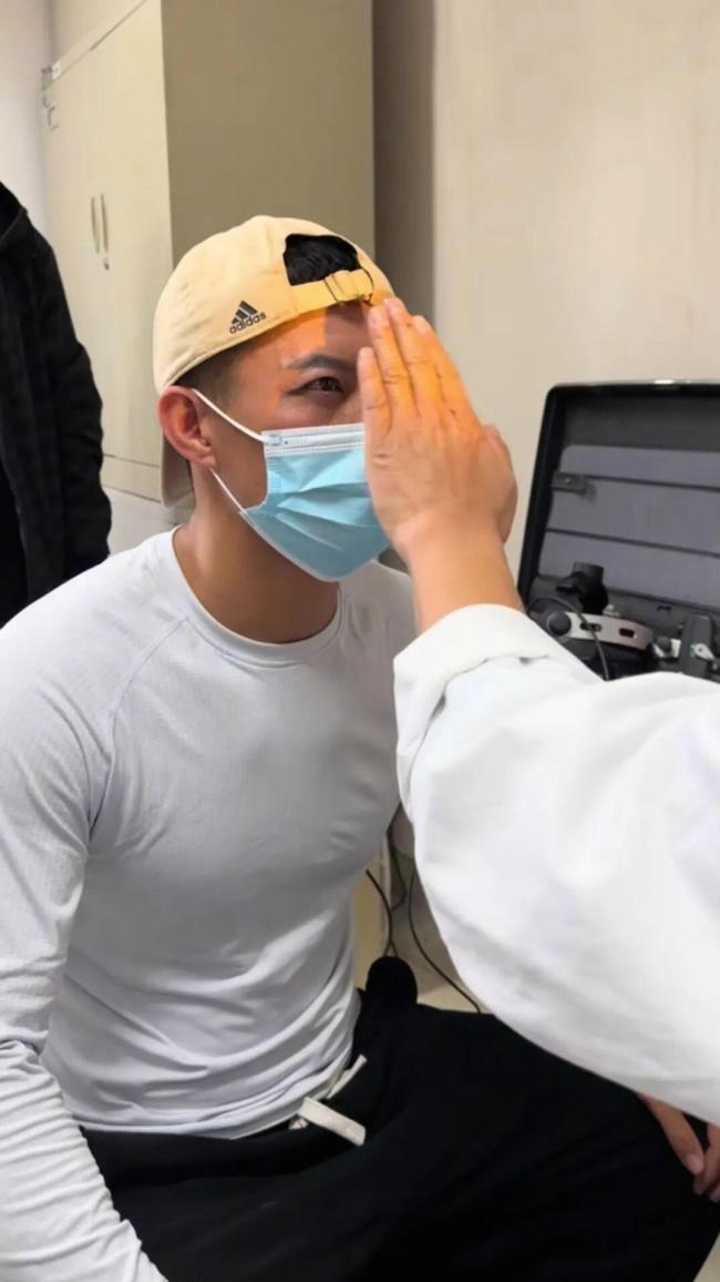 赵鸿刚公布病历：看东西重影需手术，勇敢面对伤情
