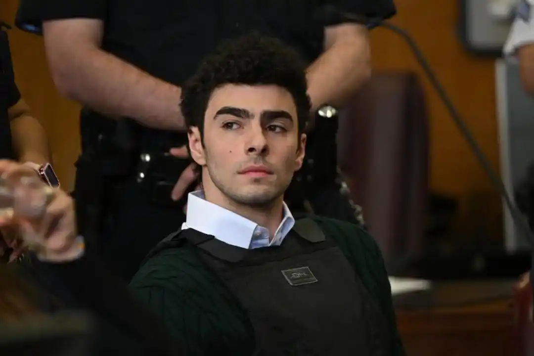 详细阅读:枪杀美医保高管嫌犯路易吉:被曝在监狱内“非常受欢迎”,曾学习狱中生存之道;此前有大量粉丝给他打钱 枪杀美医保高管嫌犯路易吉:被曝在监狱内“非常受欢迎”,曾学习狱中生存之道;此前有大量粉丝给他打钱