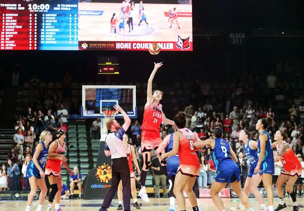 澳大利亚女篮联赛：韩旭主场首秀拿下19分_中国女篮韩旭 WNBL 珀斯山猫队