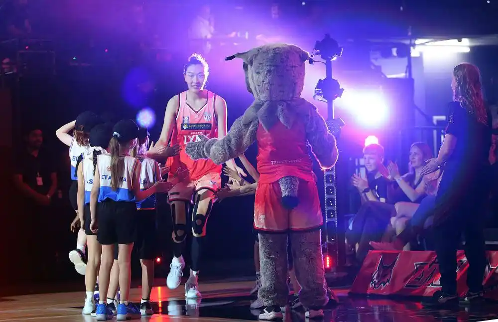中国女篮韩旭 WNBL 珀斯山猫队_澳大利亚女篮联赛：韩旭主场首秀拿下19分
