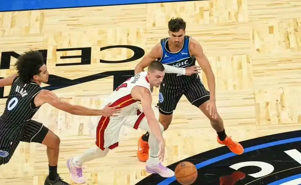 nba杯淘汰赛 热火 vs 魔术_NBA杯四分之一决赛 魔术VS热火 贝恩37分逆转