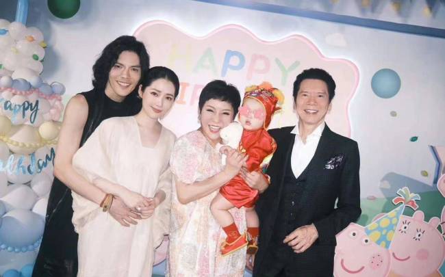 2025年向华强夫妇严正辟谣破产传闻，直播带货等情况如何？