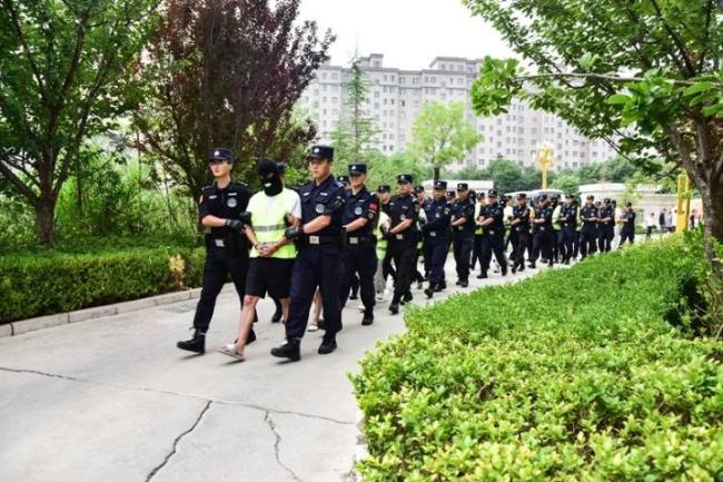 甘肃平凉侦破特大侵犯公民个人信息案，抓获25名嫌疑人