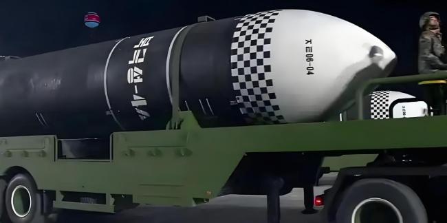 朝鲜最具威力核武器亮相！新型潜射导弹登场，半岛博弈升级？