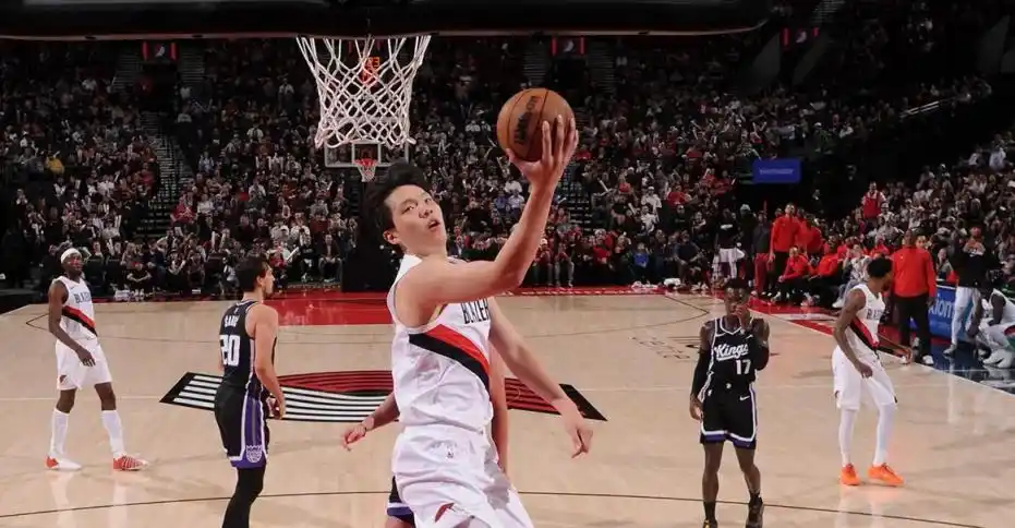 10月11日NBA季前赛杨瀚森主场首秀，表现惊艳获球迷称赞