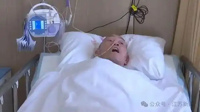 “无名”男子医院躺7年半 警方介入_句容医院守护七年终寻家人_镇江无名患者