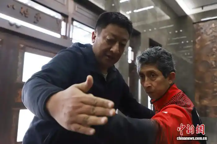 八极拳国际培训中心交流_学习八极拳的习武心得_秘鲁武术协会主席孟村八极拳学习
