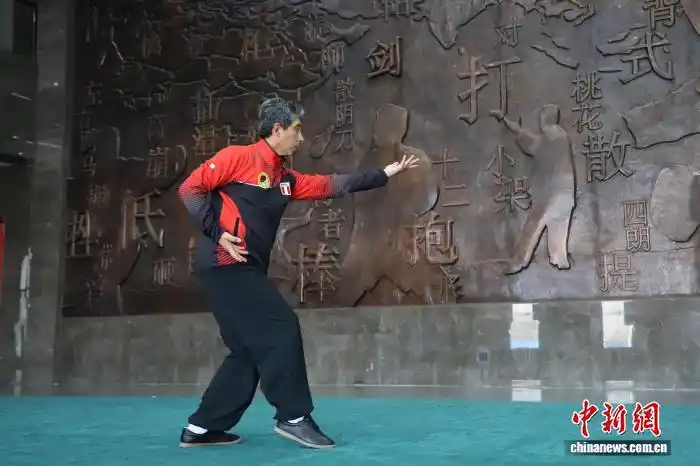 学习八极拳的习武心得_秘鲁武术协会主席孟村八极拳学习_八极拳国际培训中心交流