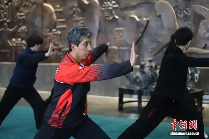 八极拳国际培训中心交流_学习八极拳的习武心得_秘鲁武术协会主席孟村八极拳学习